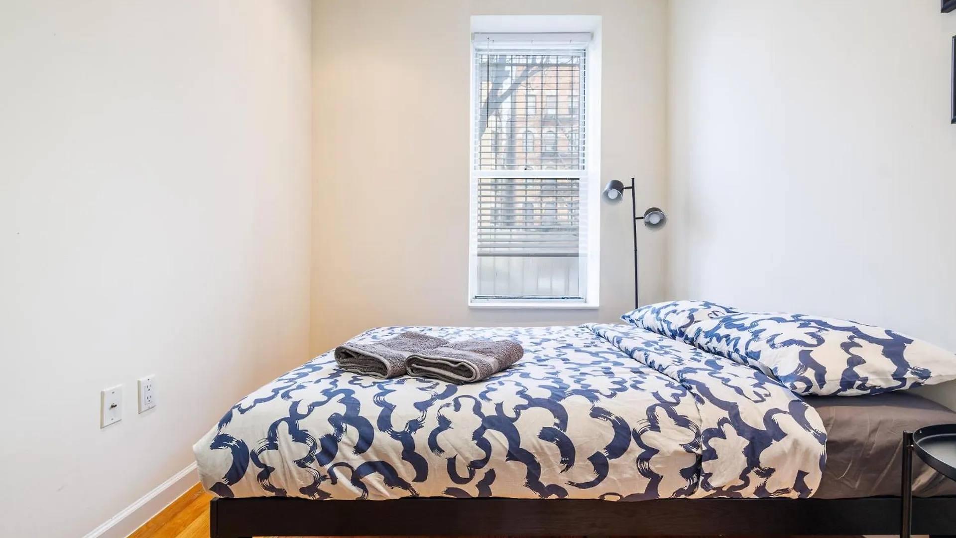 Enjoy Easy Access To The Heart Of Uws Daire New York 0*,
